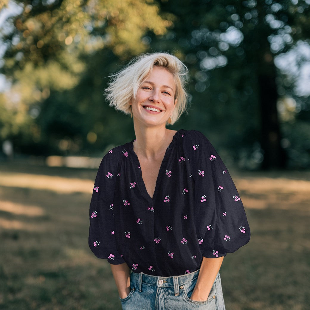 Musselin - Brodert blomster mørk blå