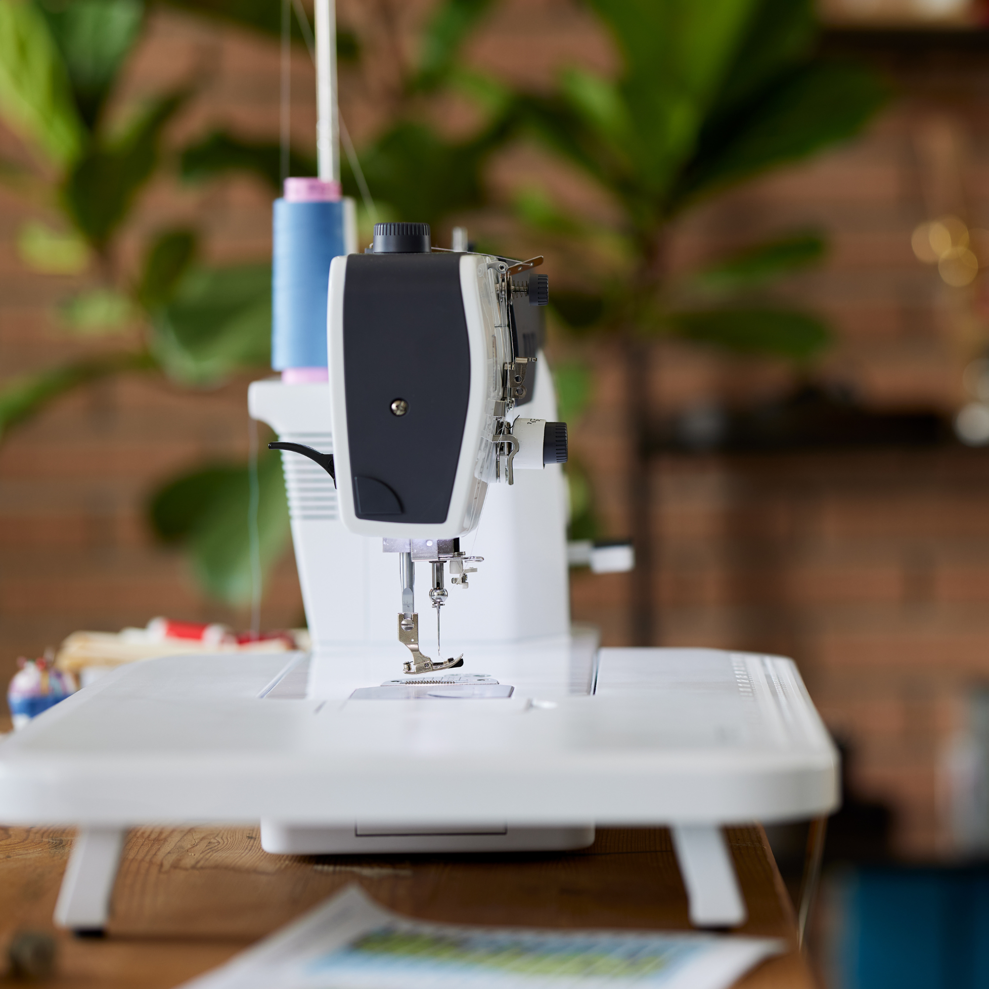 Kampanje! bernette 08 Heavy Duty Rettsømsmaskin Professional inkl. bonuspakke