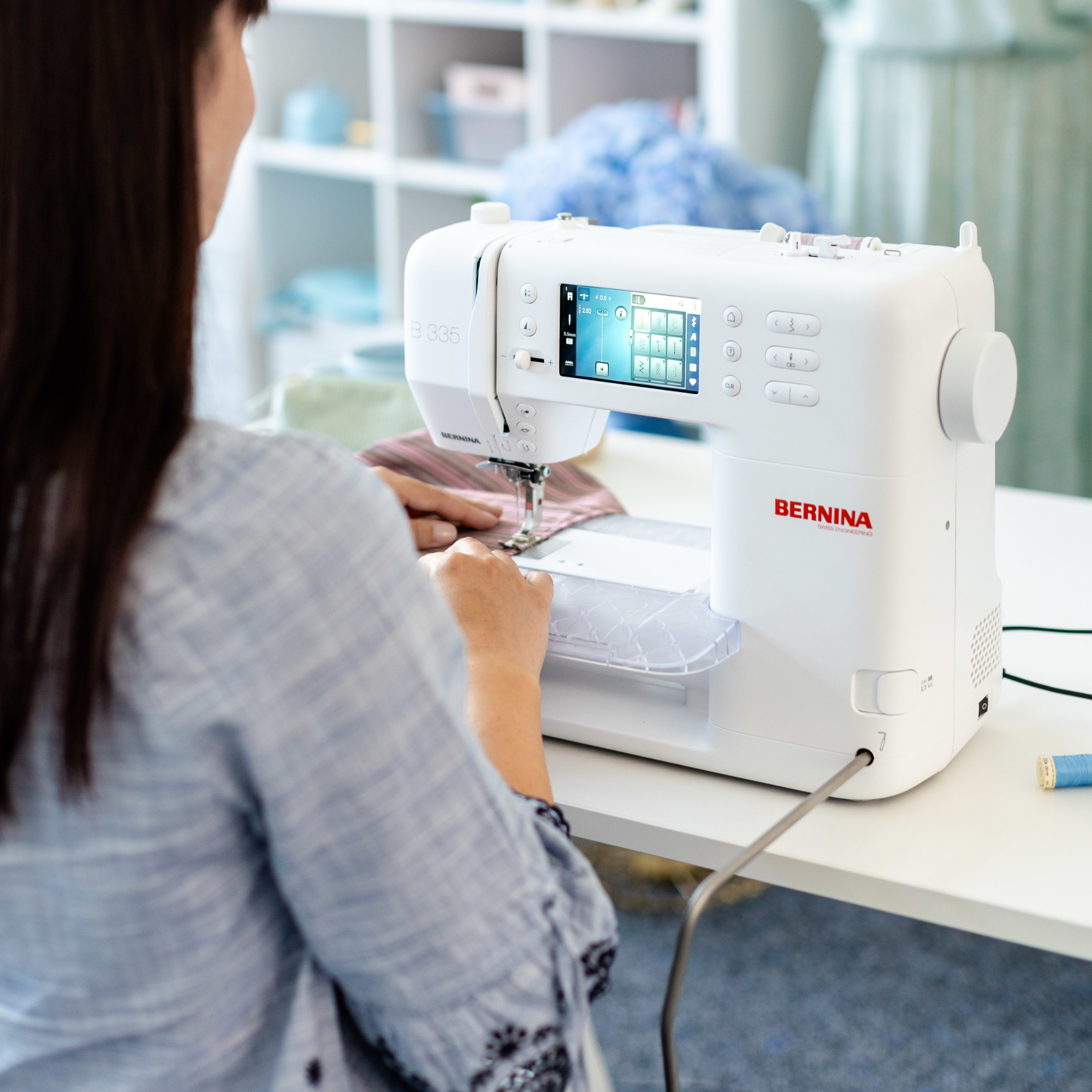 BERNINA B335 (Gen. 2) - kneløft