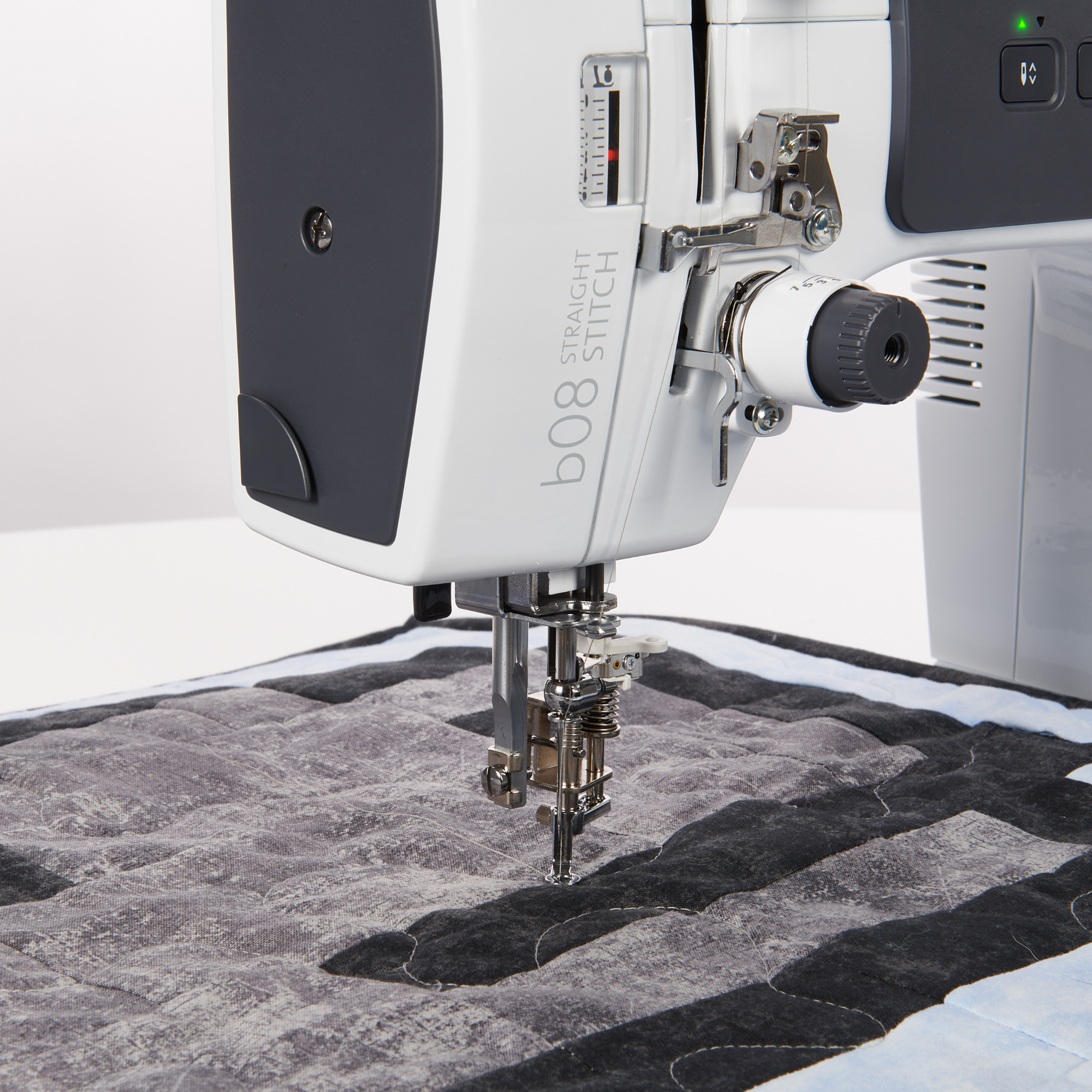 Kampanje! bernette 08 Heavy Duty Rettsømsmaskin Professional inkl. bonuspakke