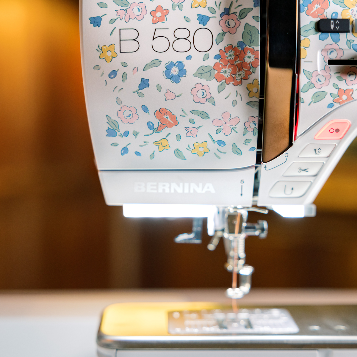 Kampanje! BERNINA 580 LE Liberty Edition - Stitch Your Love Story