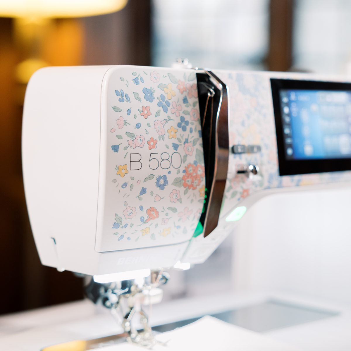Kampanje! BERNINA 580 LE Liberty Edition - Stitch Your Love Story