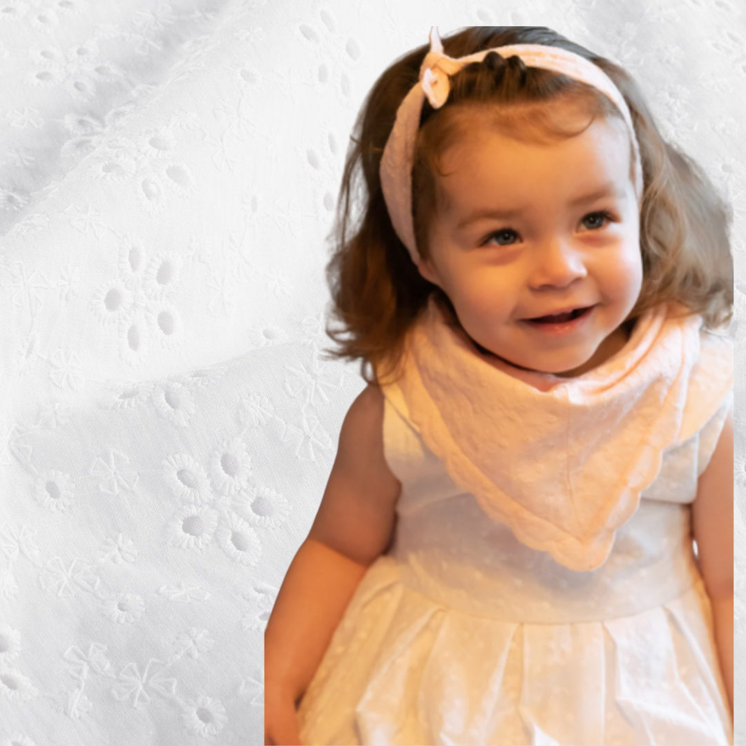 Engelsk Blonde Bomull - Små Blomster brodert, Hvit