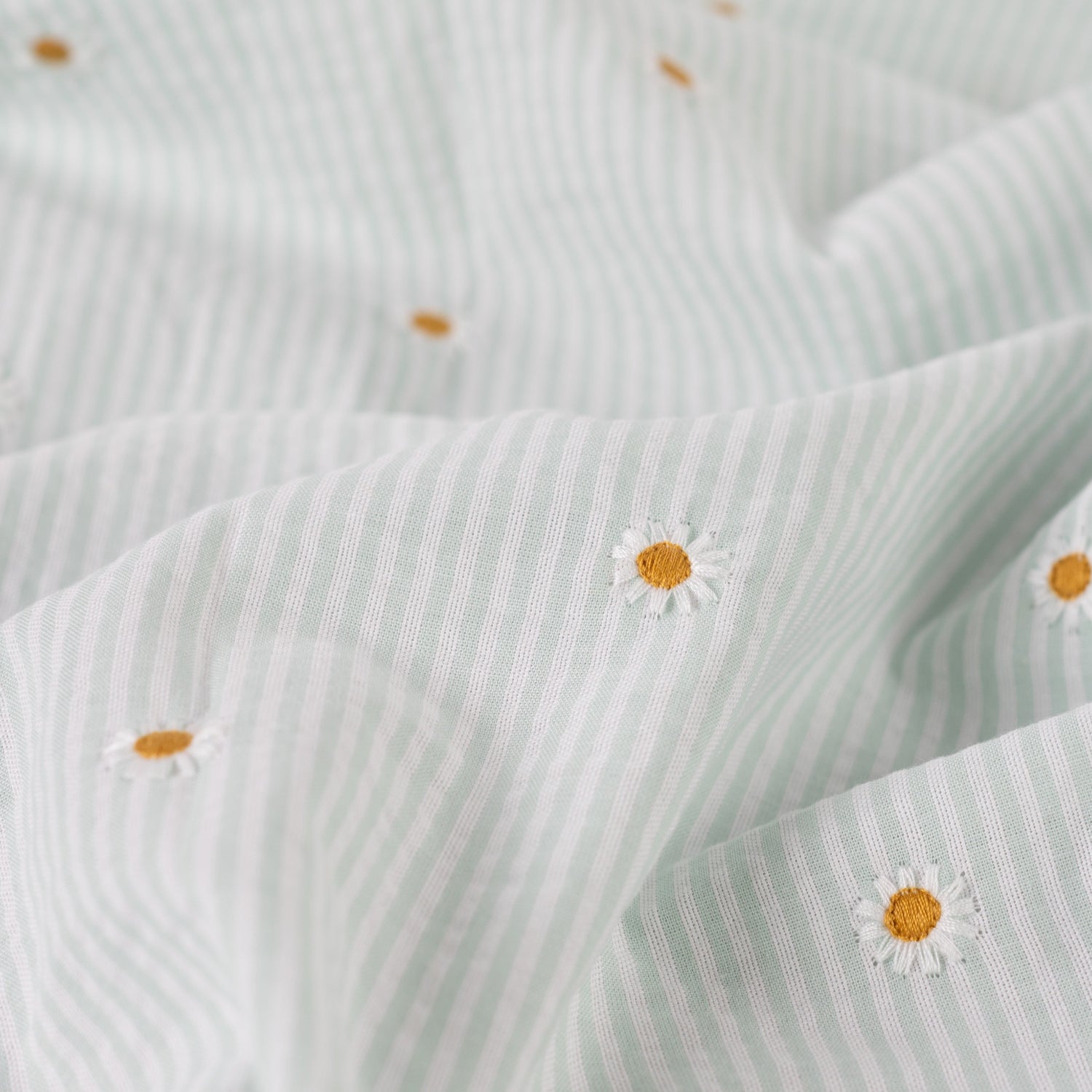 Seersucker Beklednings Bomull - Striper med broderi blomster lys mint