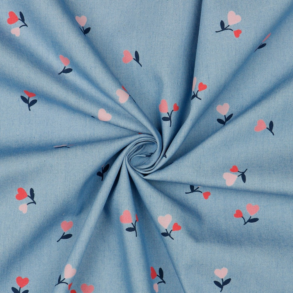 Chambray bomull Stoff med blomster hjerter lys blå