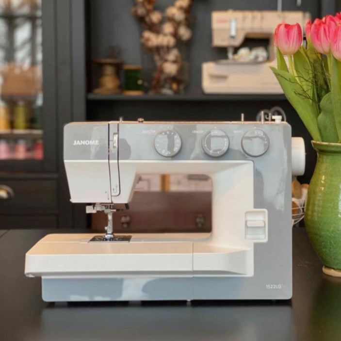 Janome Modell 1522 Lys grå symaskin