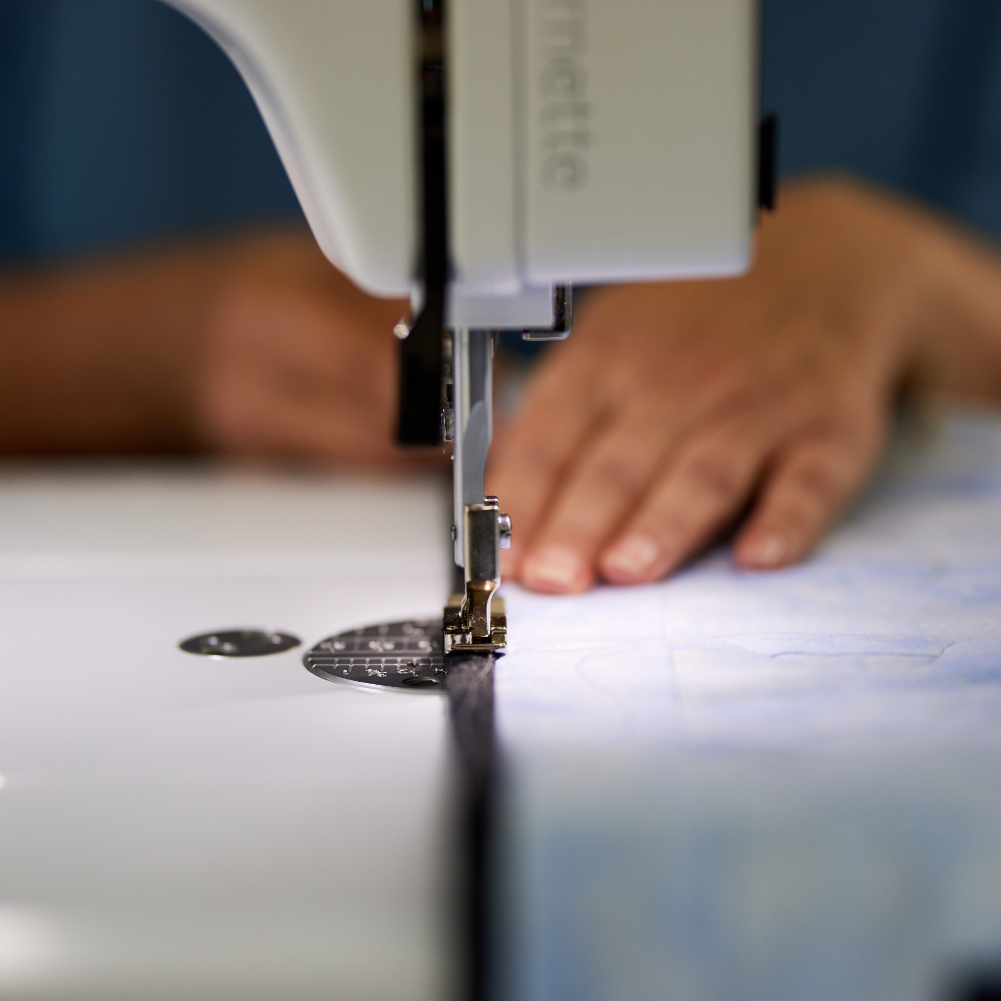 Kampanje! bernette 08 Heavy Duty Rettsømsmaskin Professional inkl. bonuspakke