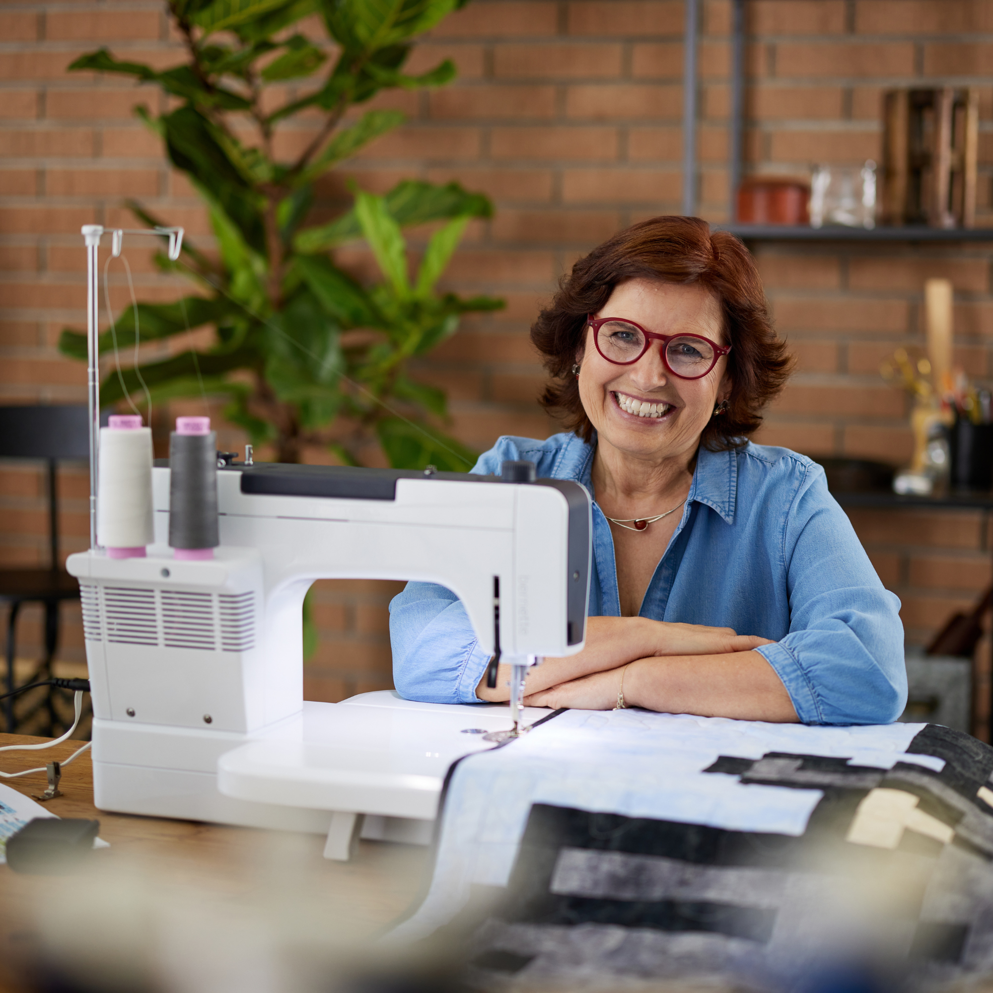 Kampanje! bernette 08 Heavy Duty Rettsømsmaskin Professional inkl. bonuspakke