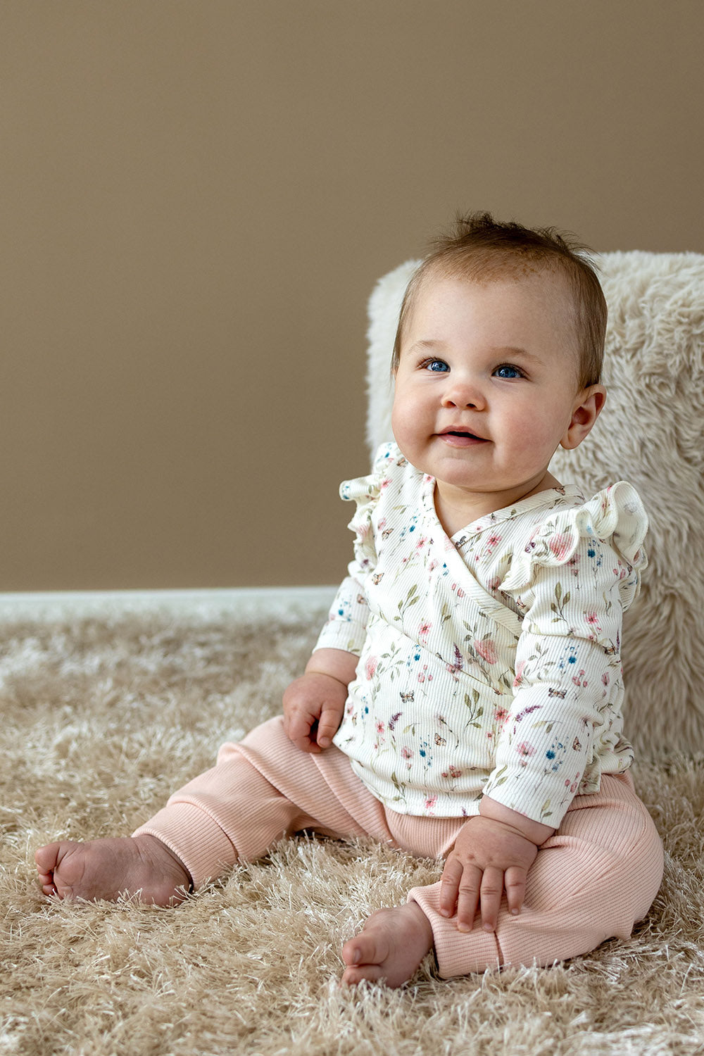 Ribbet Jersey - pastel Blomster og sommerfugler, Offwhite