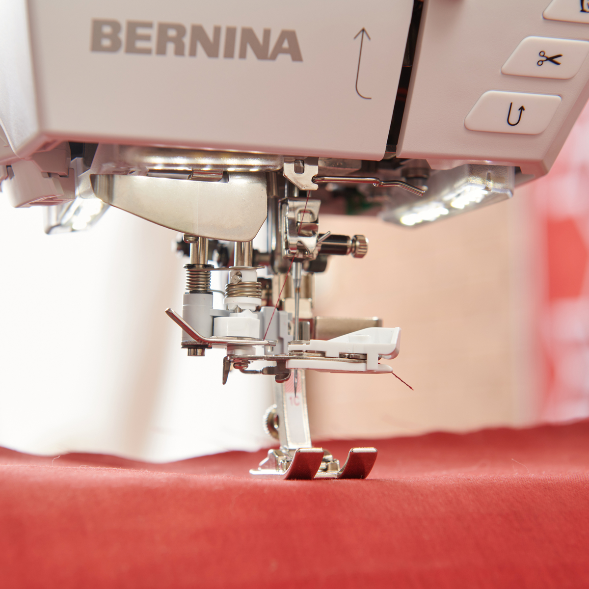 NYHET! BERNINA L 790 ULTRA