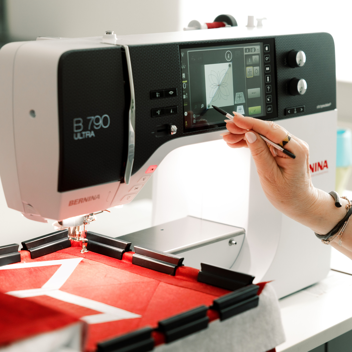 NYHET! BERNINA L 790 ULTRA