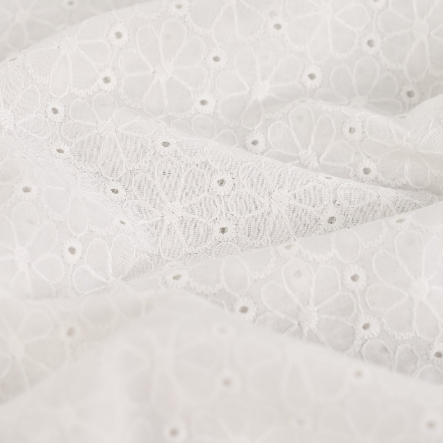 Engelsk Blonde Bomull - Blomster brodert offwhite