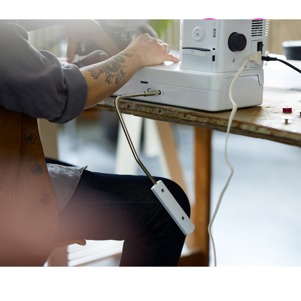 Kampanje! Bernette 08 Heavy Duty Rettsømsmaskin Professional inkl. bonuspakke