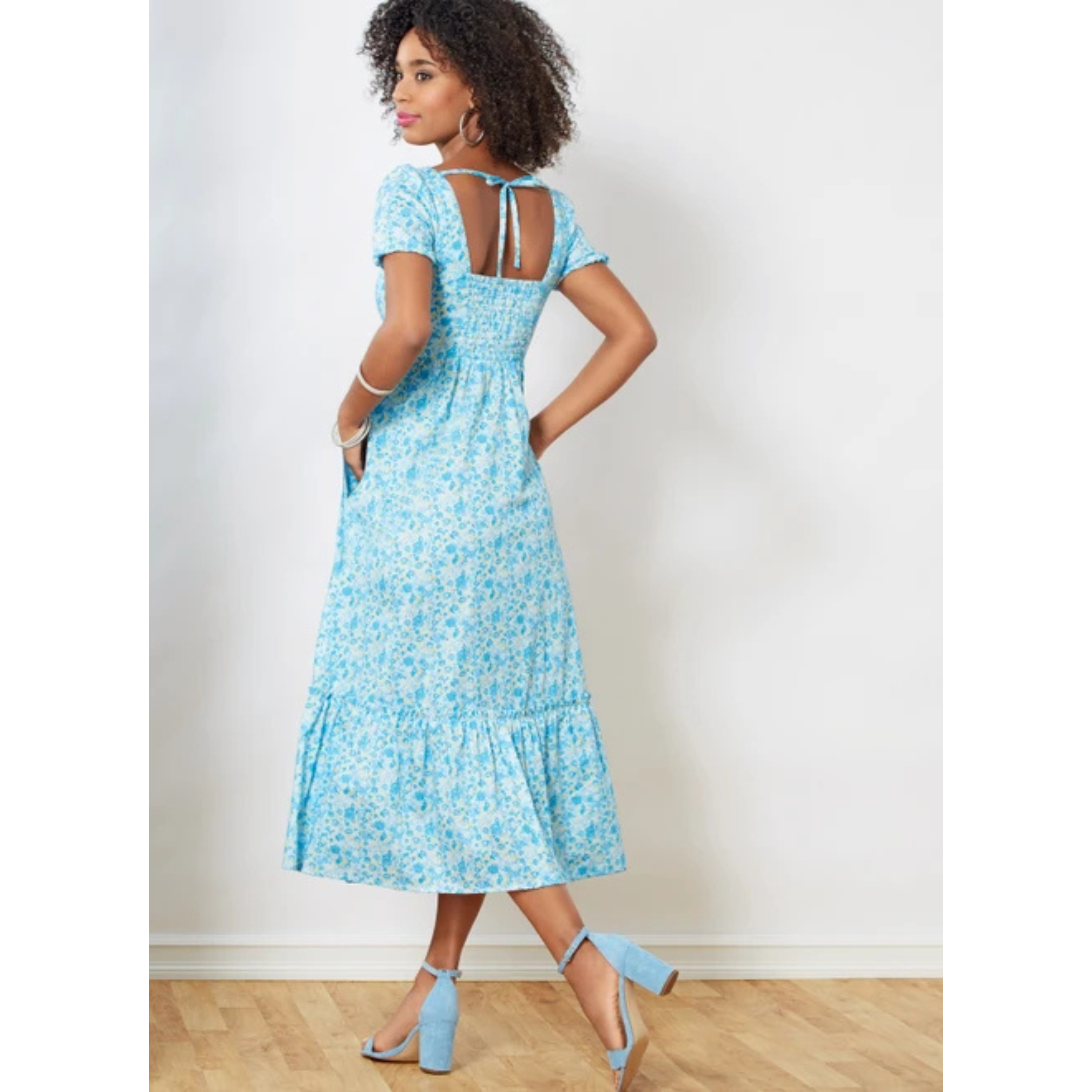 New Look - 6692  Dame kjole med forskjellige lengder str. 32-44